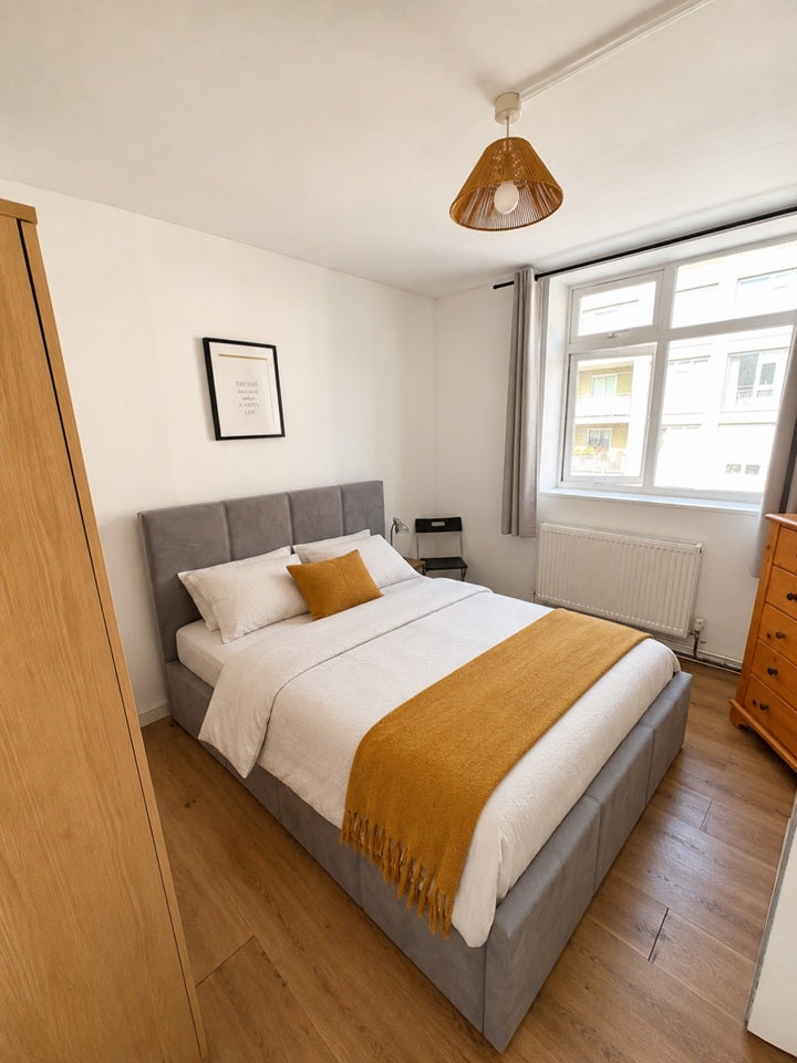 Room Kilburn High Road in Greater London