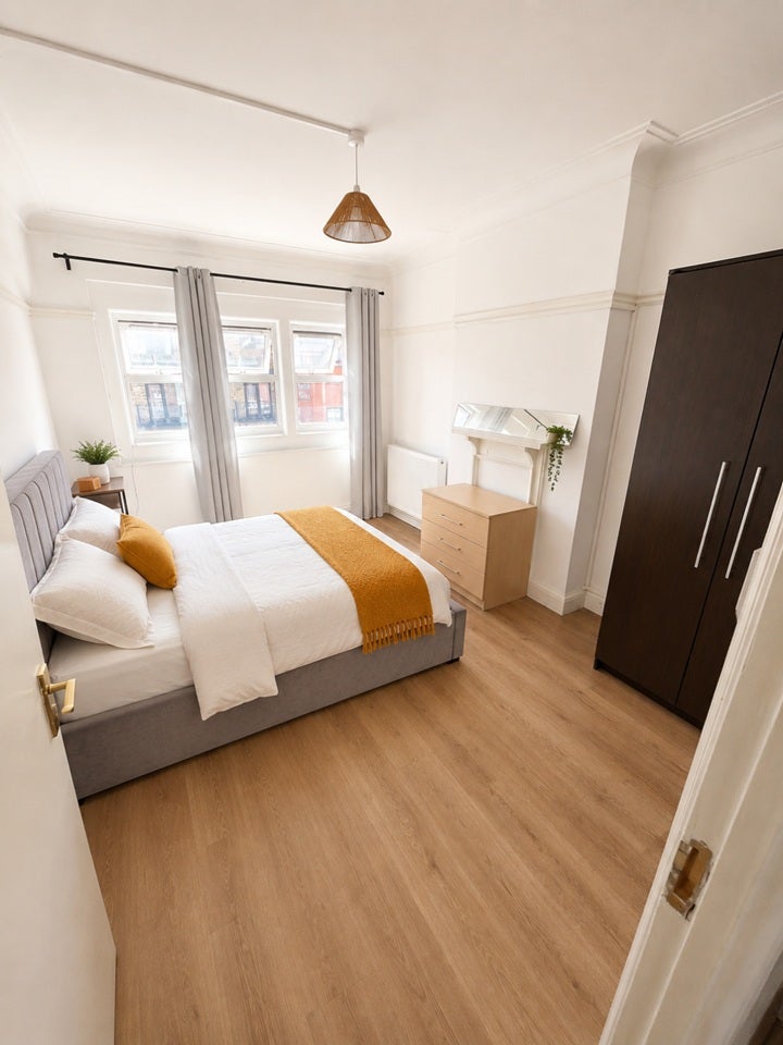 Room Kilburn High Road in Greater London