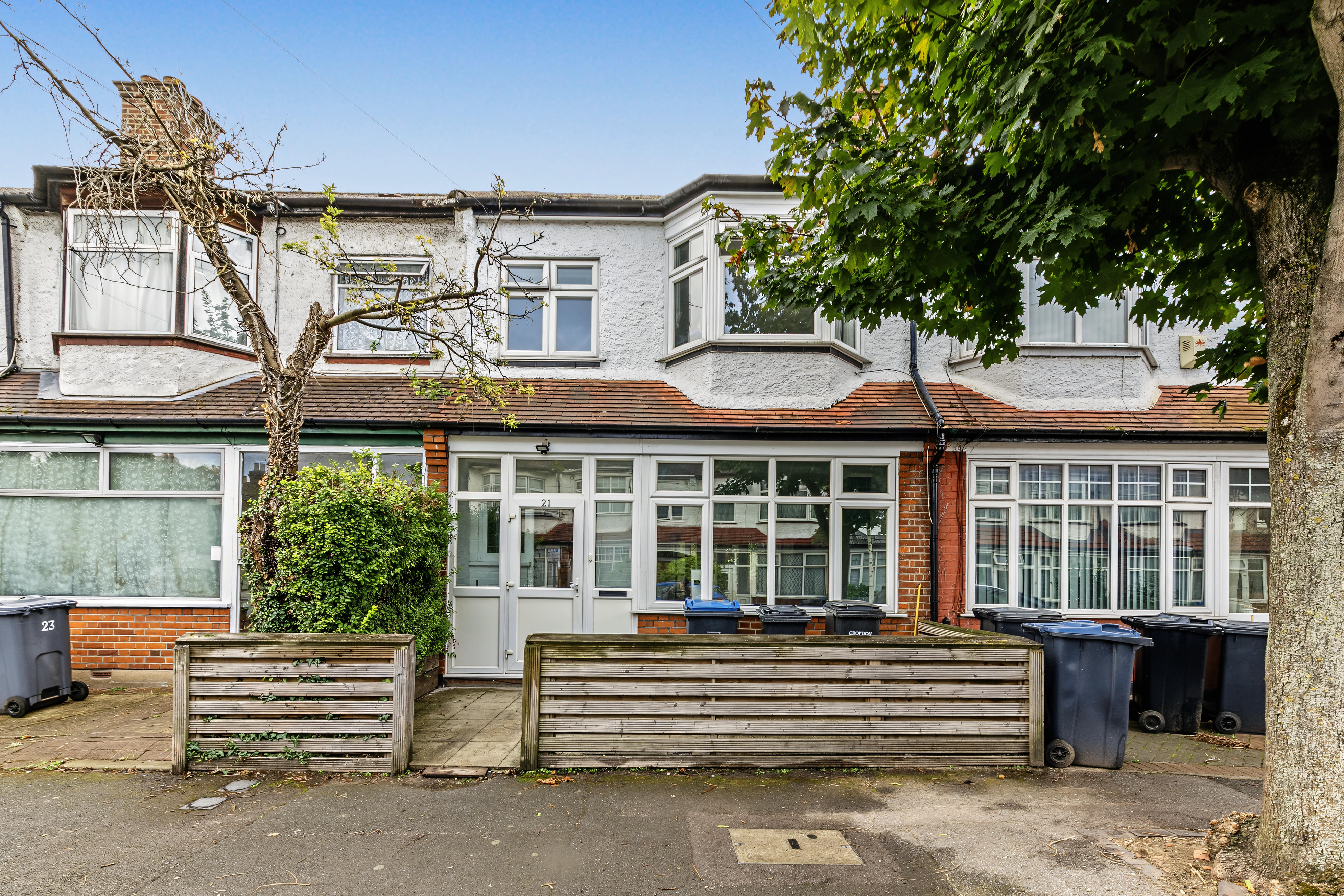 House Earlswood Avenue in Greater London