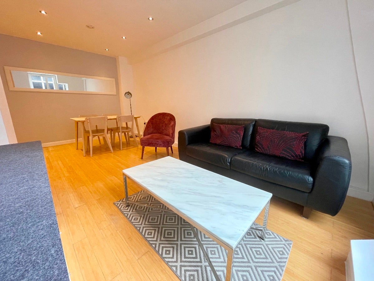 Flat Bridgewater Place in Manchester