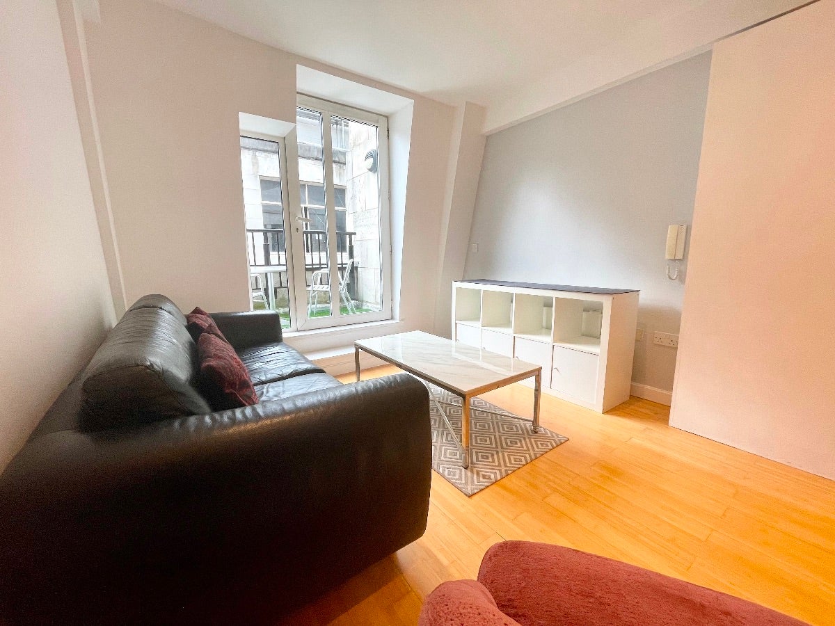 Flat Bridgewater Place in Manchester