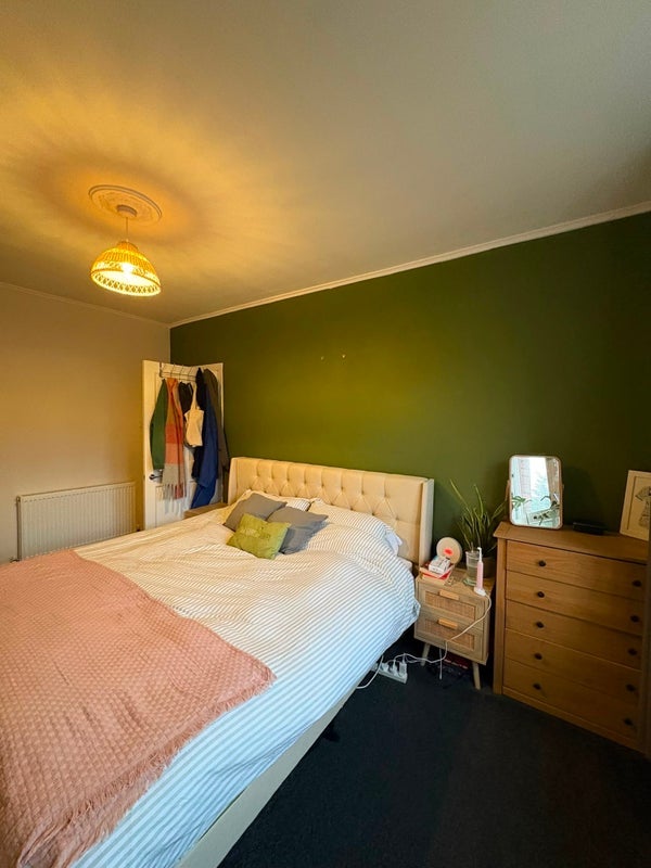 Room Brisbane Street in Glasgow