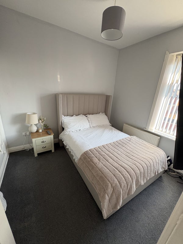 Room Copster Hill Road in Oldham
