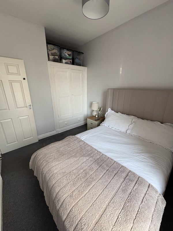 Room Copster Hill Road in Oldham
