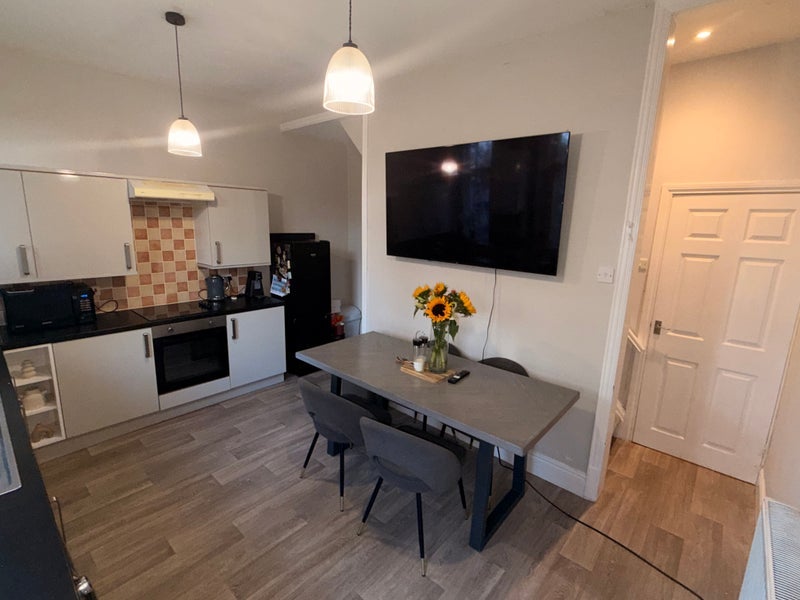 Room Copster Hill Road in Oldham
