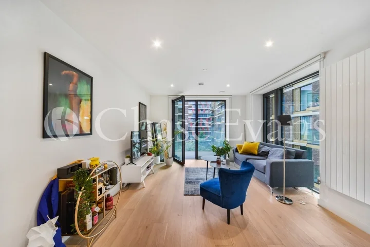 Flat Bradfield Road in Greater London
