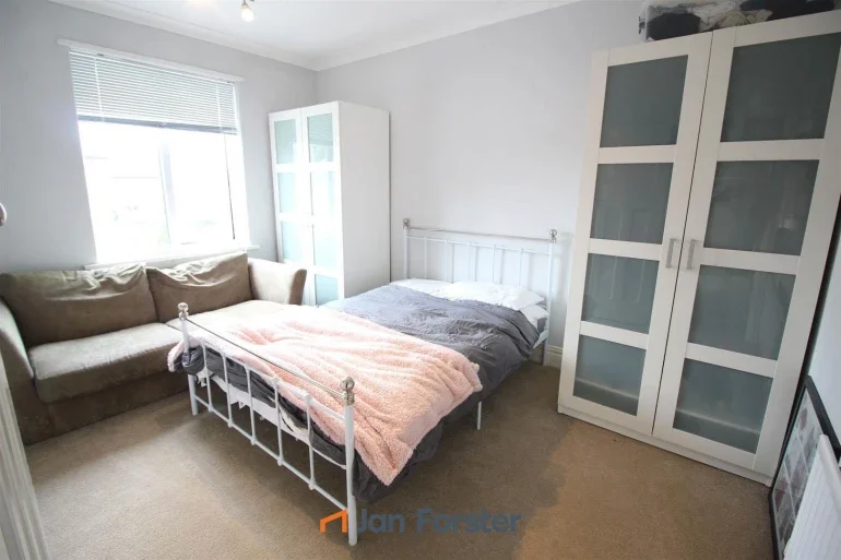 Flat Heaton Park View in Newcastle upon Tyne