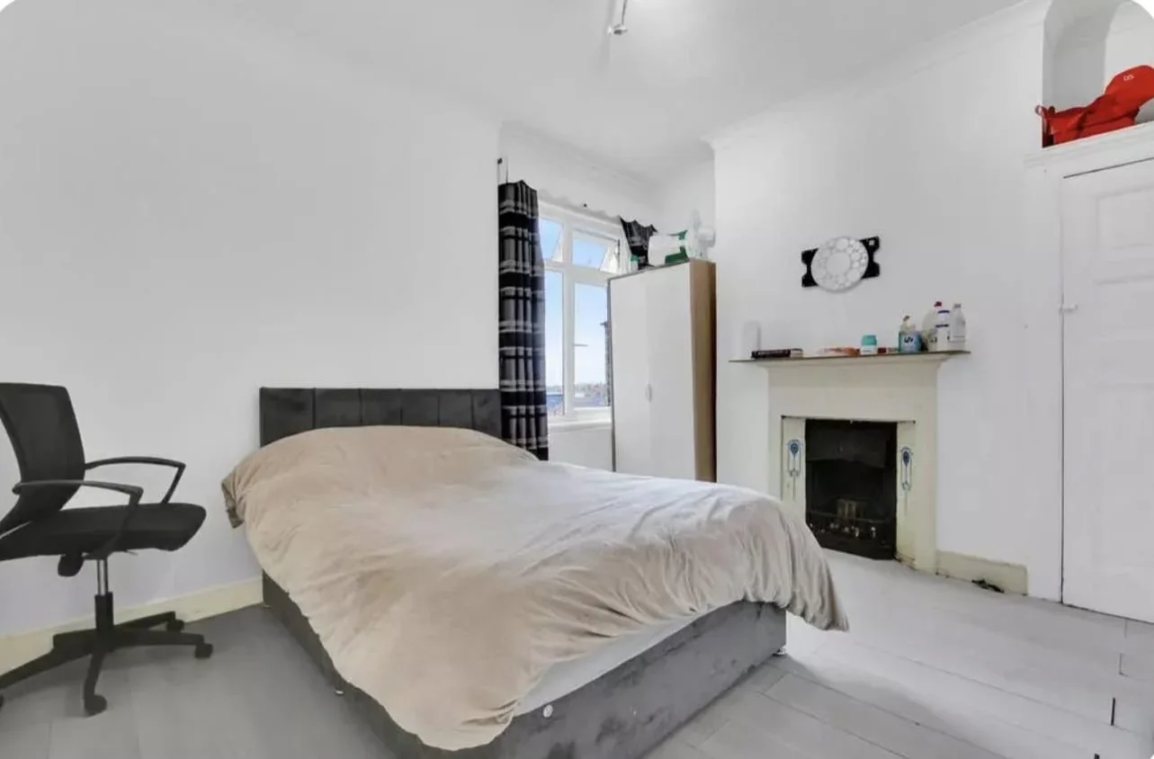 Room Green Lanes in Greater London
