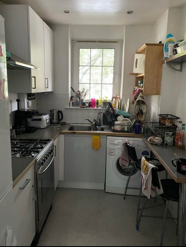 Flat Prusom Street in Greater London