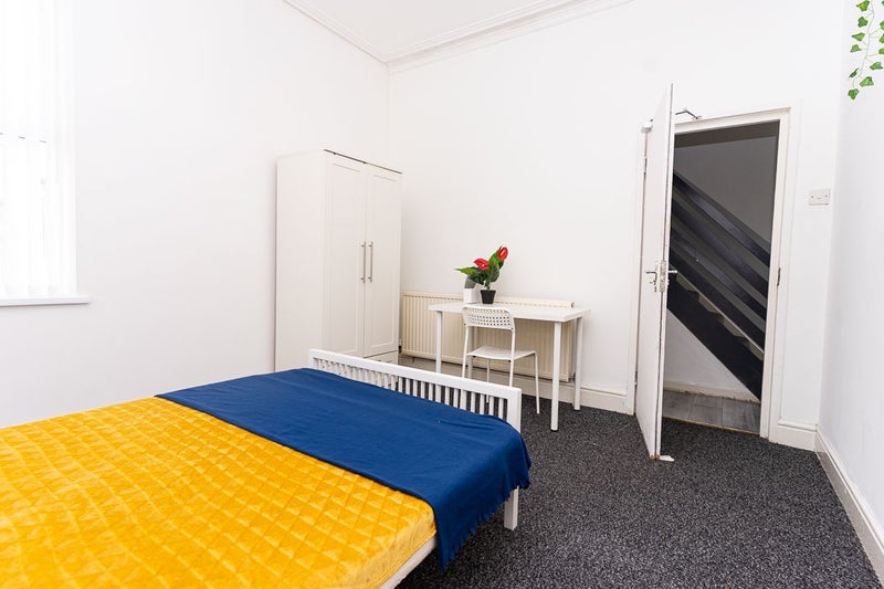 Room Alton Road in Liverpool