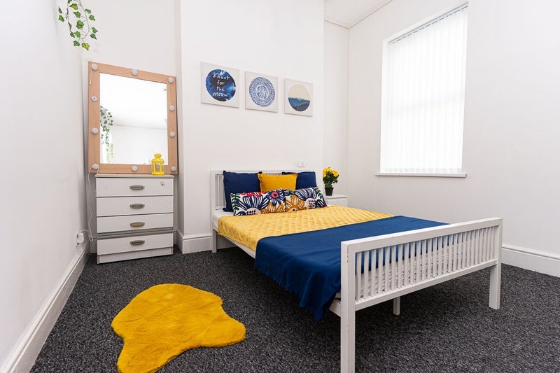 Room Alton Road in Liverpool