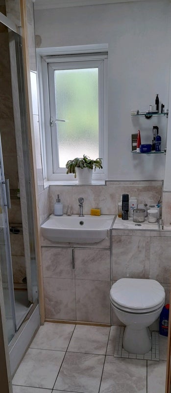 Room Gallon Close in Greater London