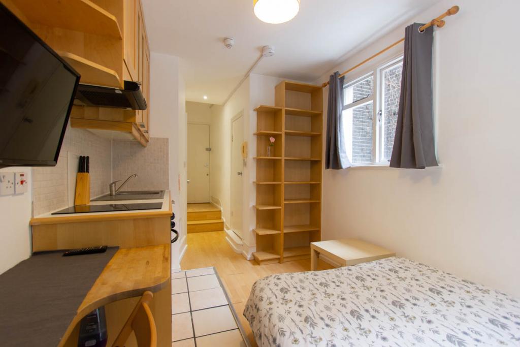 Flat Claverton Street in London
