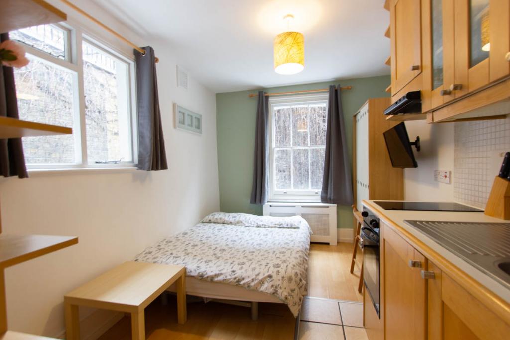 Flat Claverton Street in London