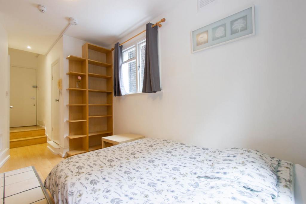 Flat Claverton Street in London