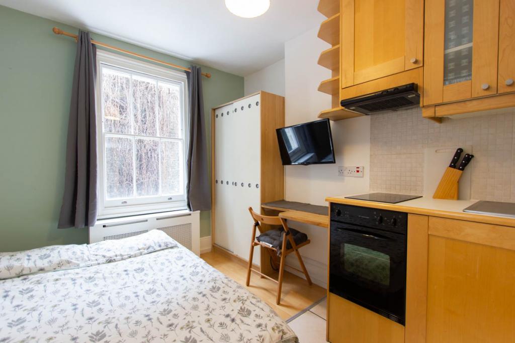 Flat Claverton Street in London