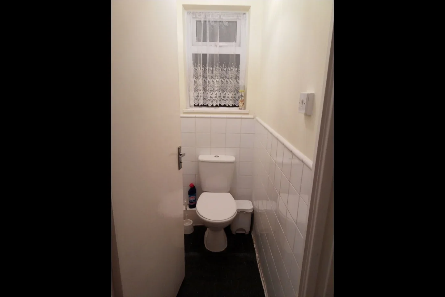 Room Woburn Avenue in Greater London