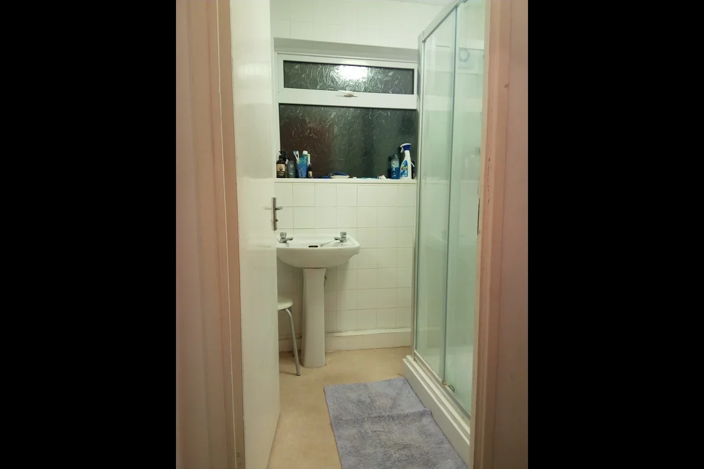 Room Woburn Avenue in Greater London