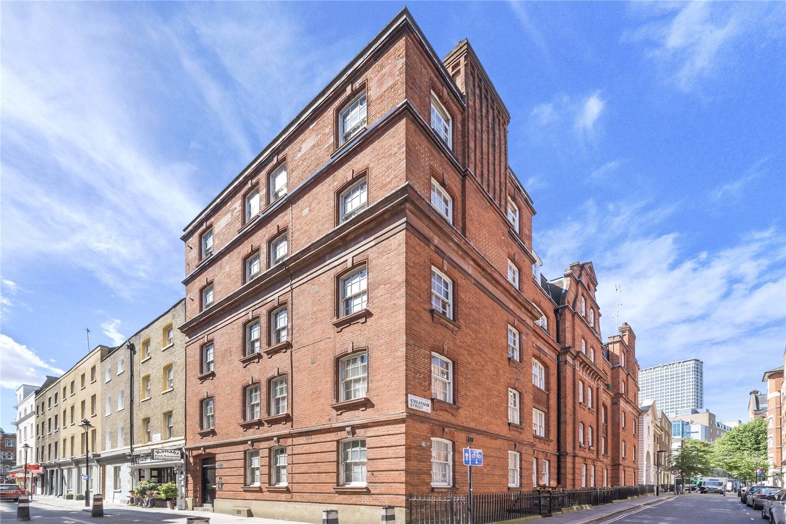 Flat Coptic Street in Greater London