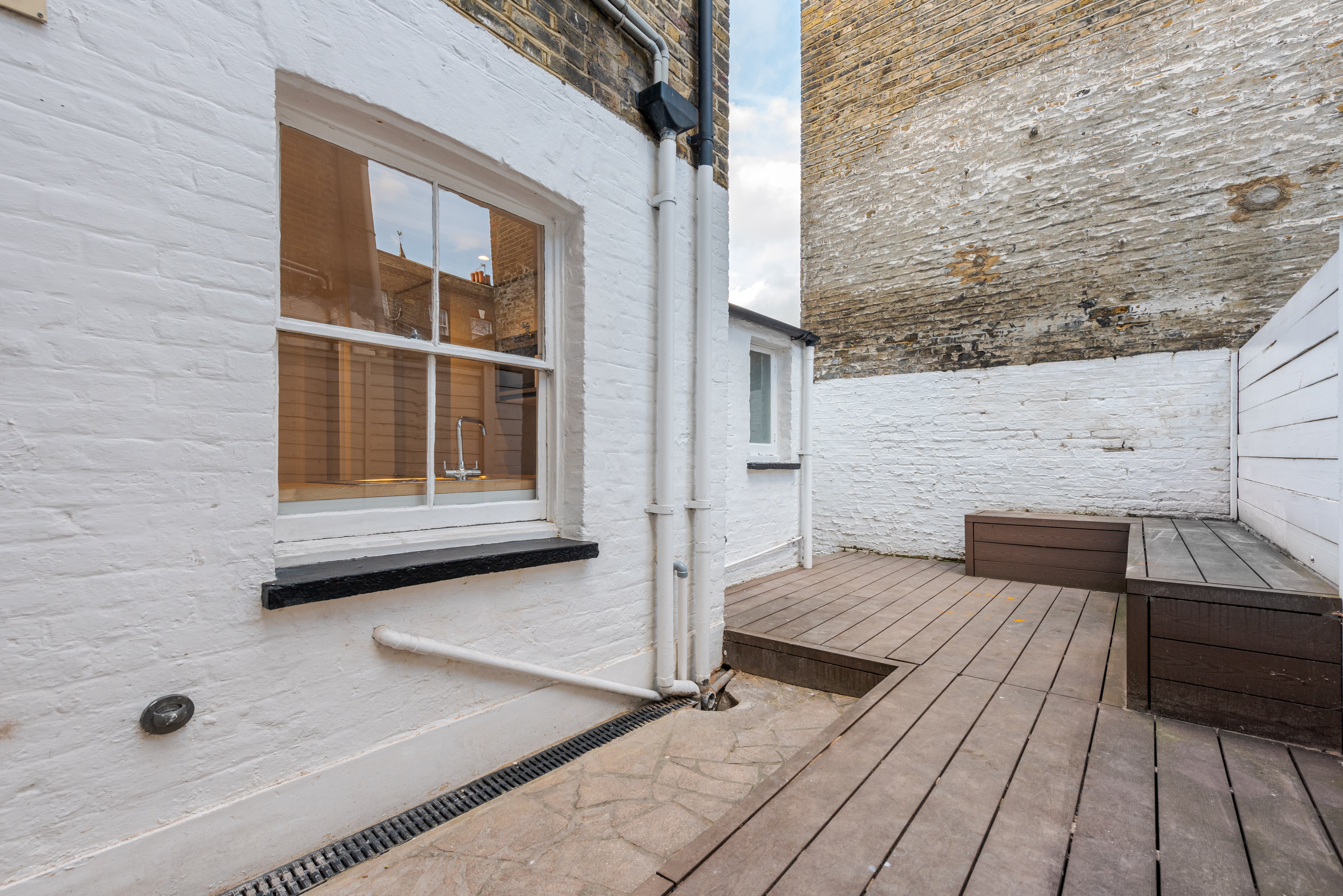 Flat Salisbury Close in Greater London