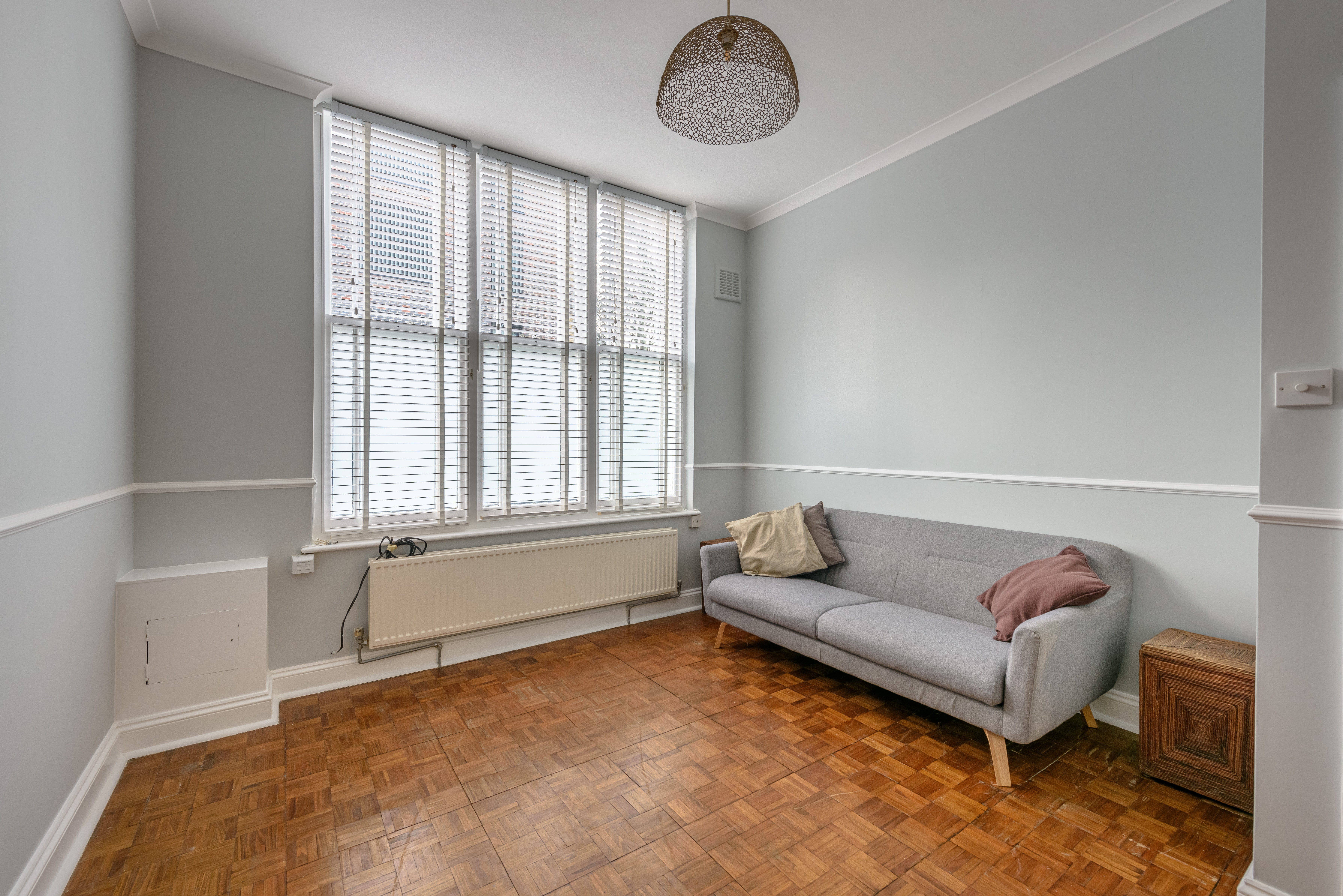 Flat Salisbury Close in Greater London