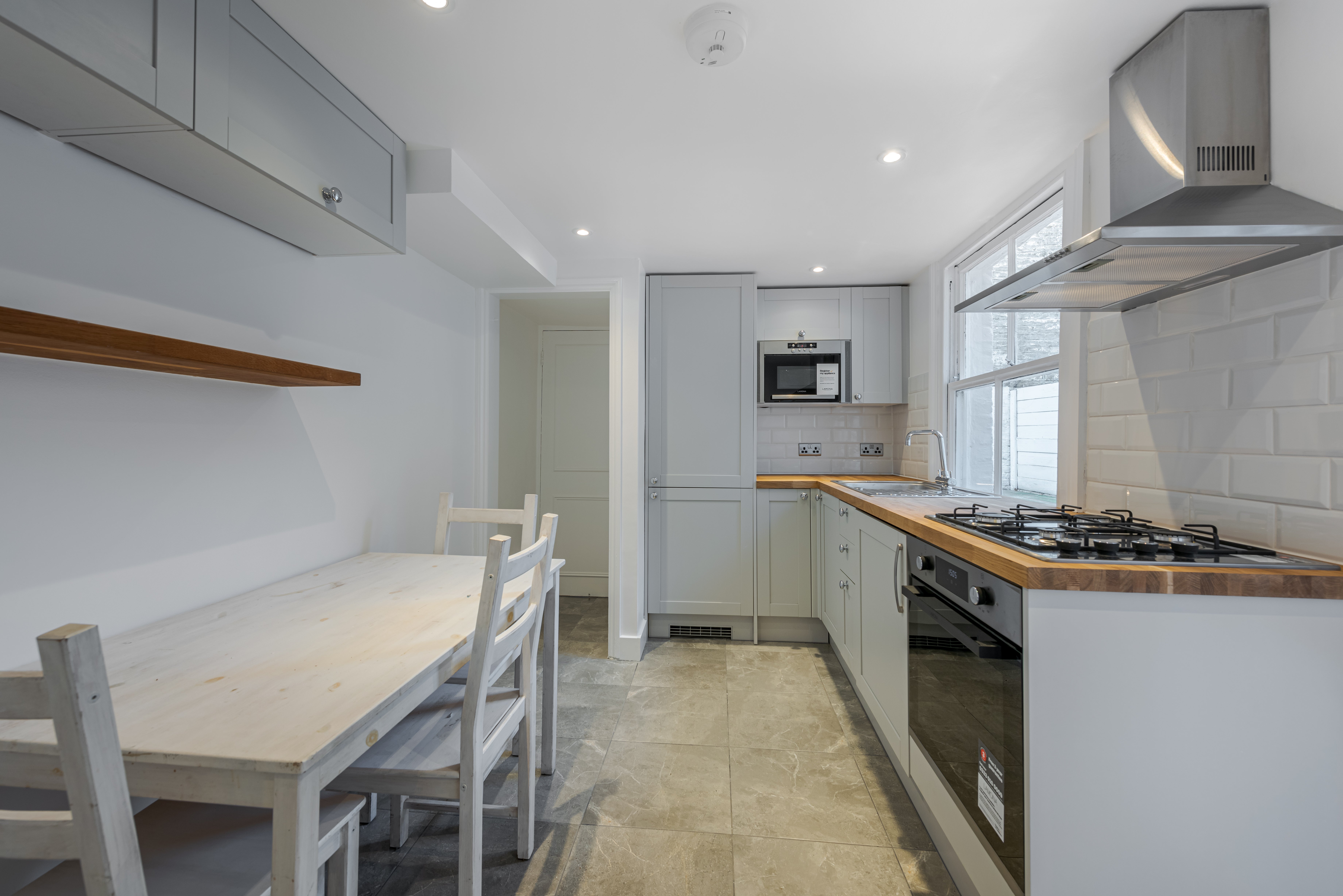 Flat Salisbury Close in Greater London