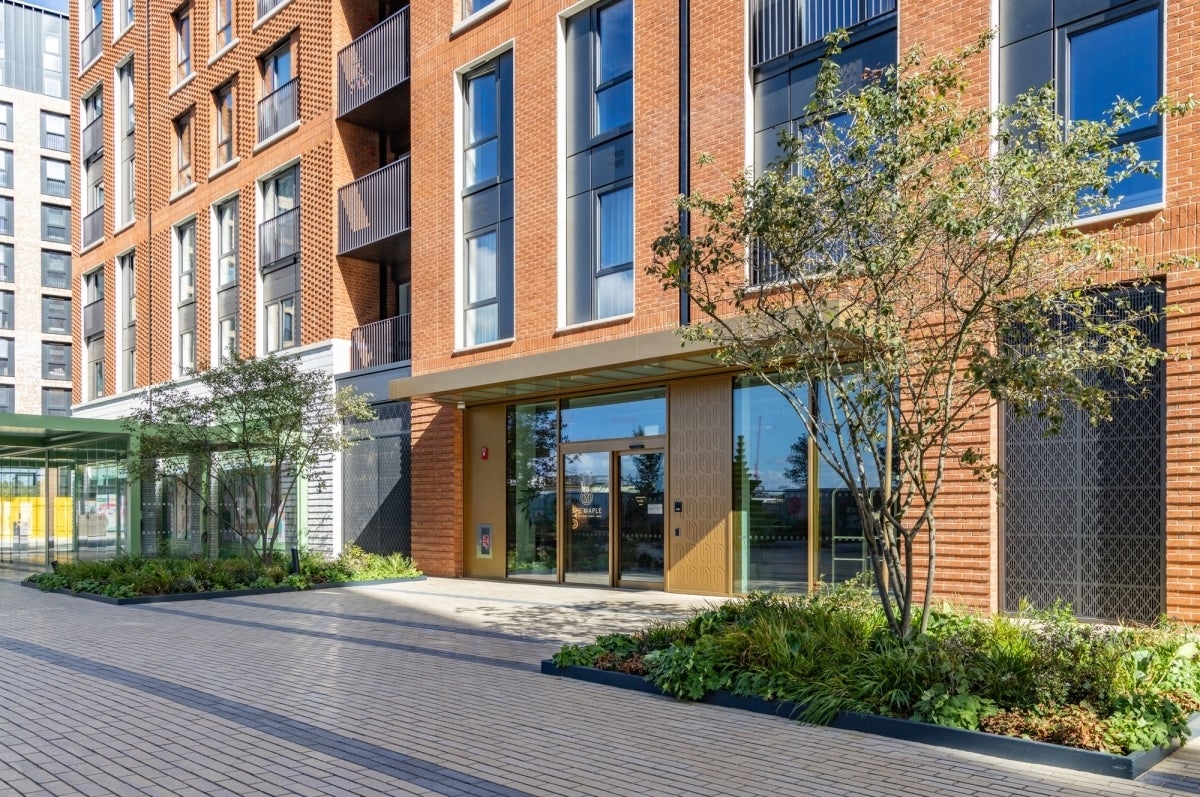 Flat Ribbon Lane in Greater London