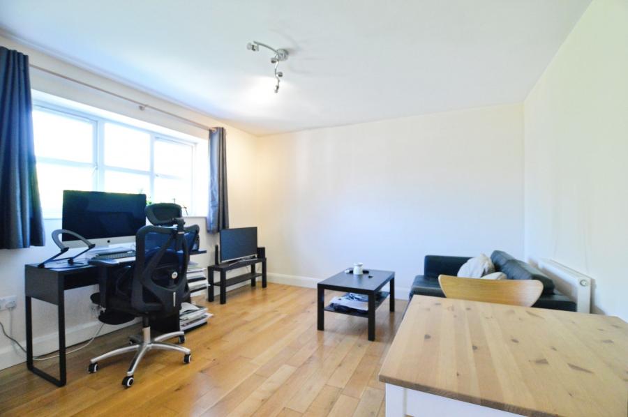 Flat Banfield Court in St Albans
