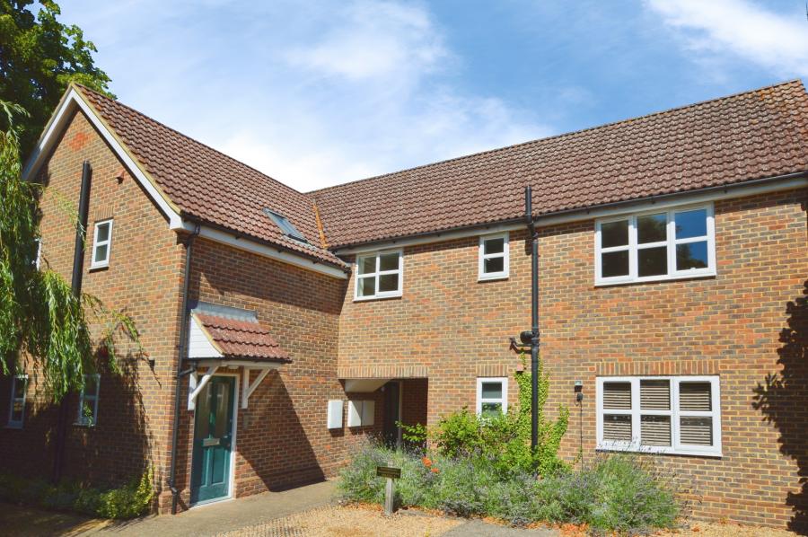 Flat Banfield Court in St Albans