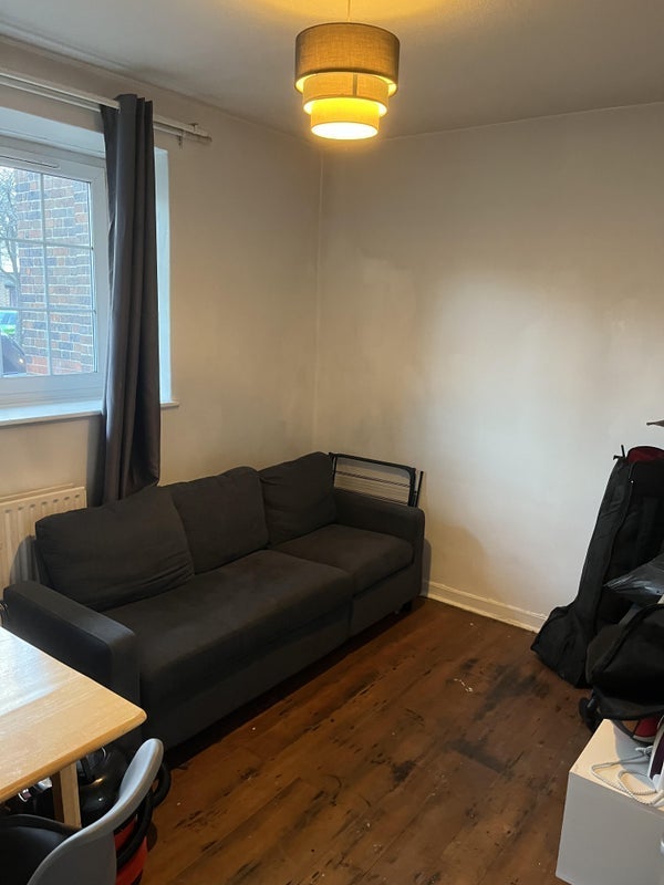 Room Long Lane in Greater London
