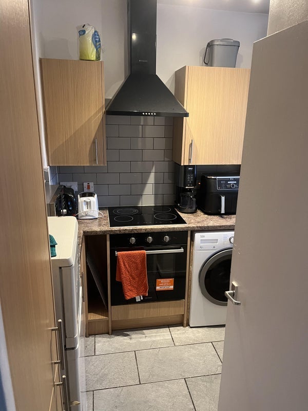 Room Long Lane in Greater London