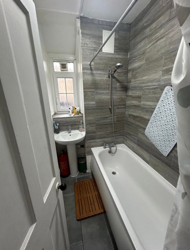 Room Long Lane in Greater London