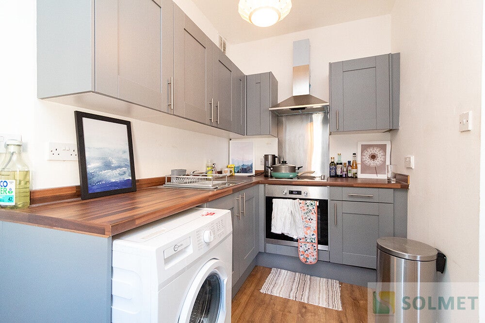 Flat Ladbroke Crescent in Greater London