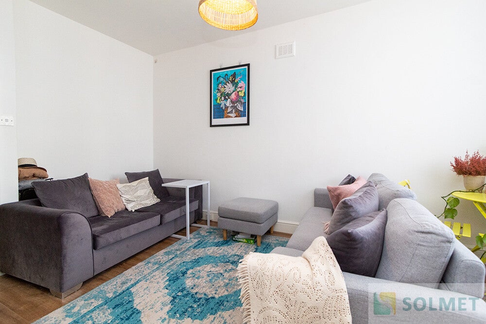 Flat Ladbroke Crescent in Greater London