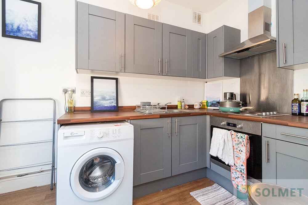 Flat Ladbroke Crescent in Greater London