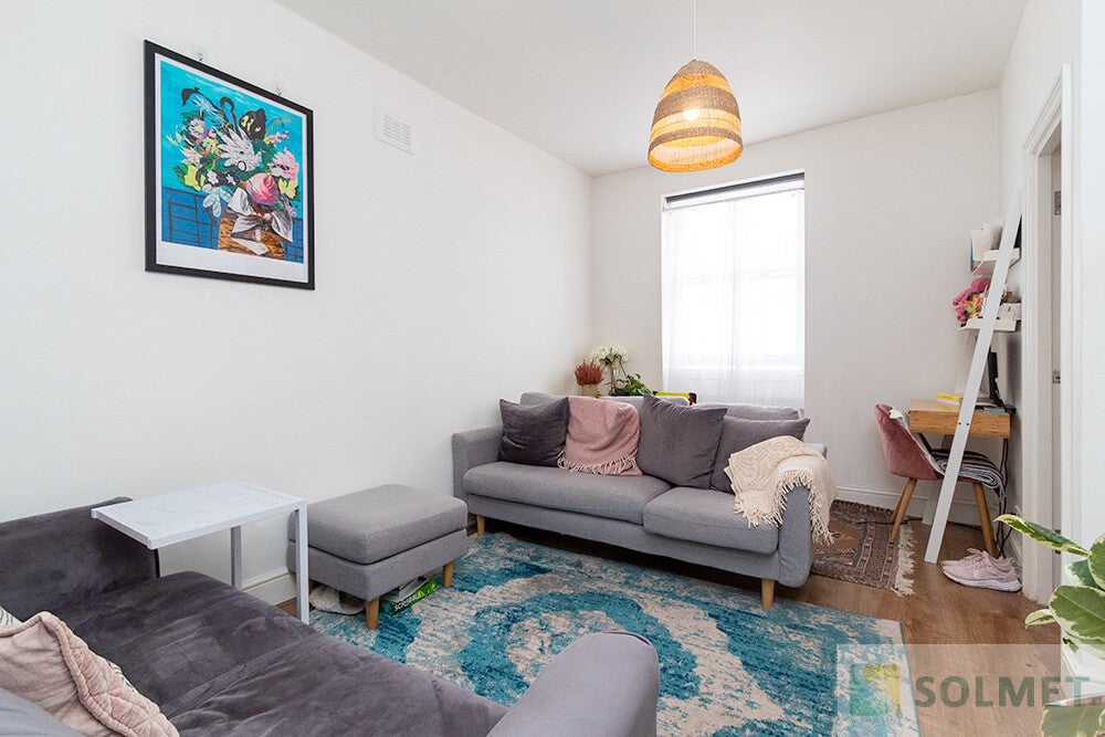 Flat Ladbroke Crescent in Greater London