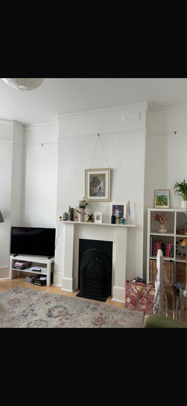 Room Crewdson Road in Greater London