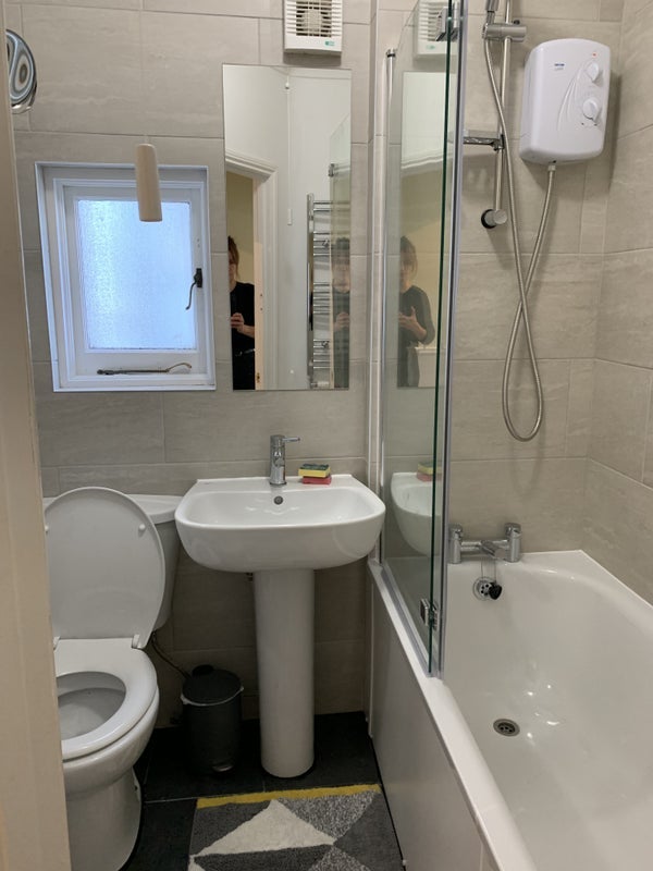 Room Greyhound Road in Greater London