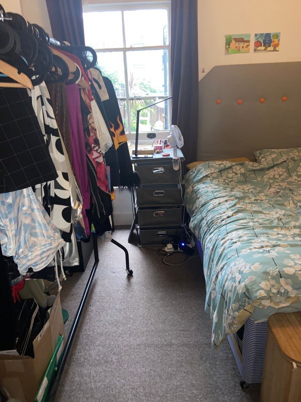 Room Greyhound Road in Greater London