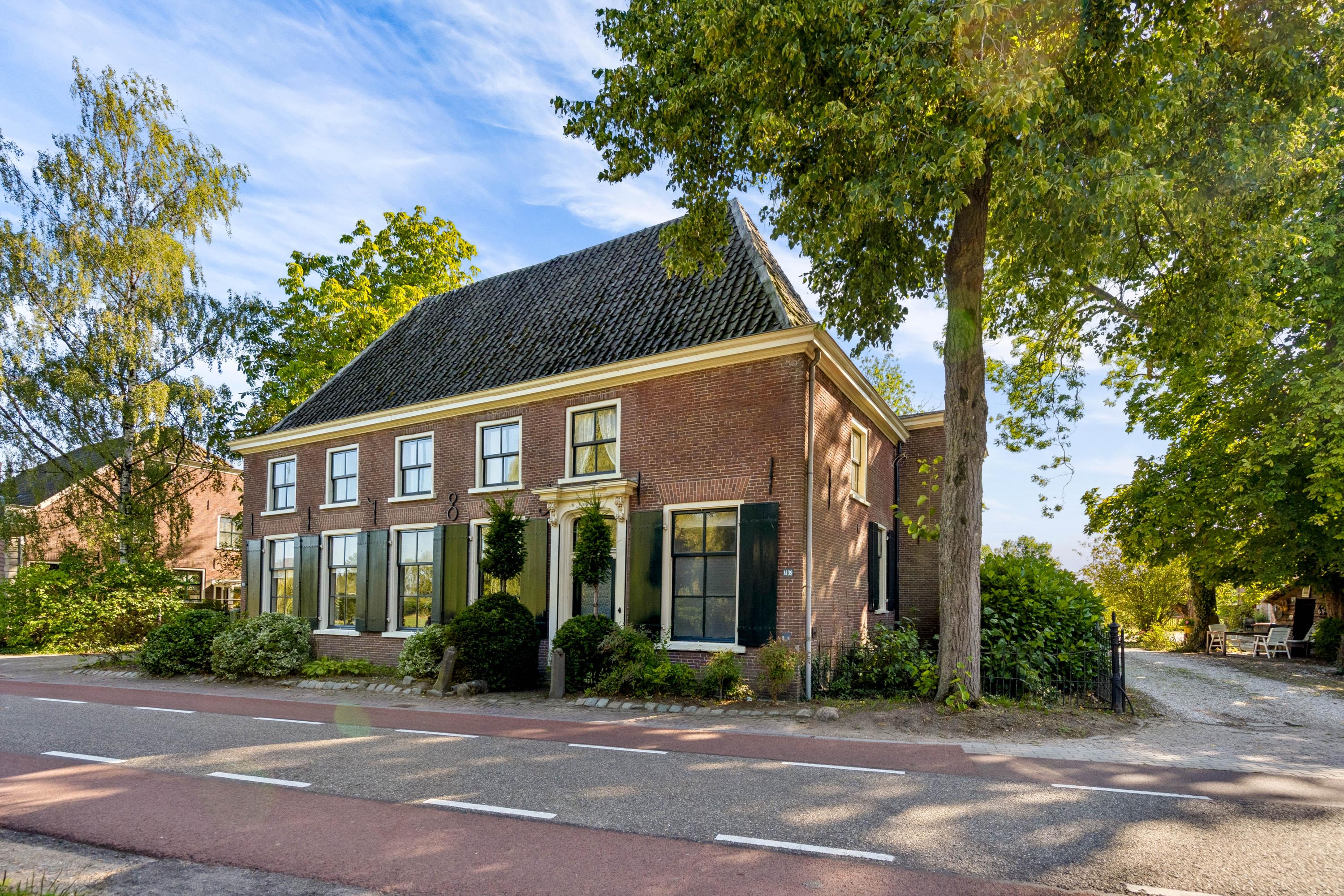 Huis Langbroekerdijk A 139 in Langbroek