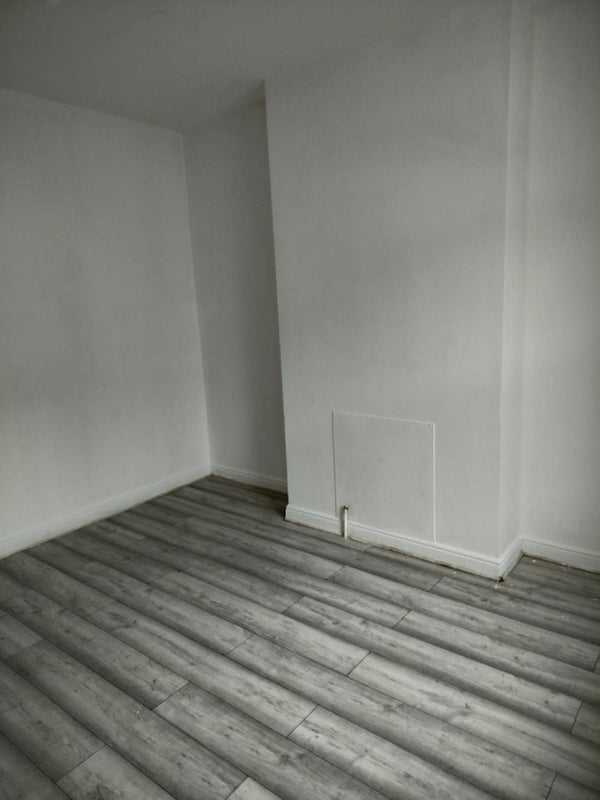 Flat Grosvenor Road in Rawmarsh