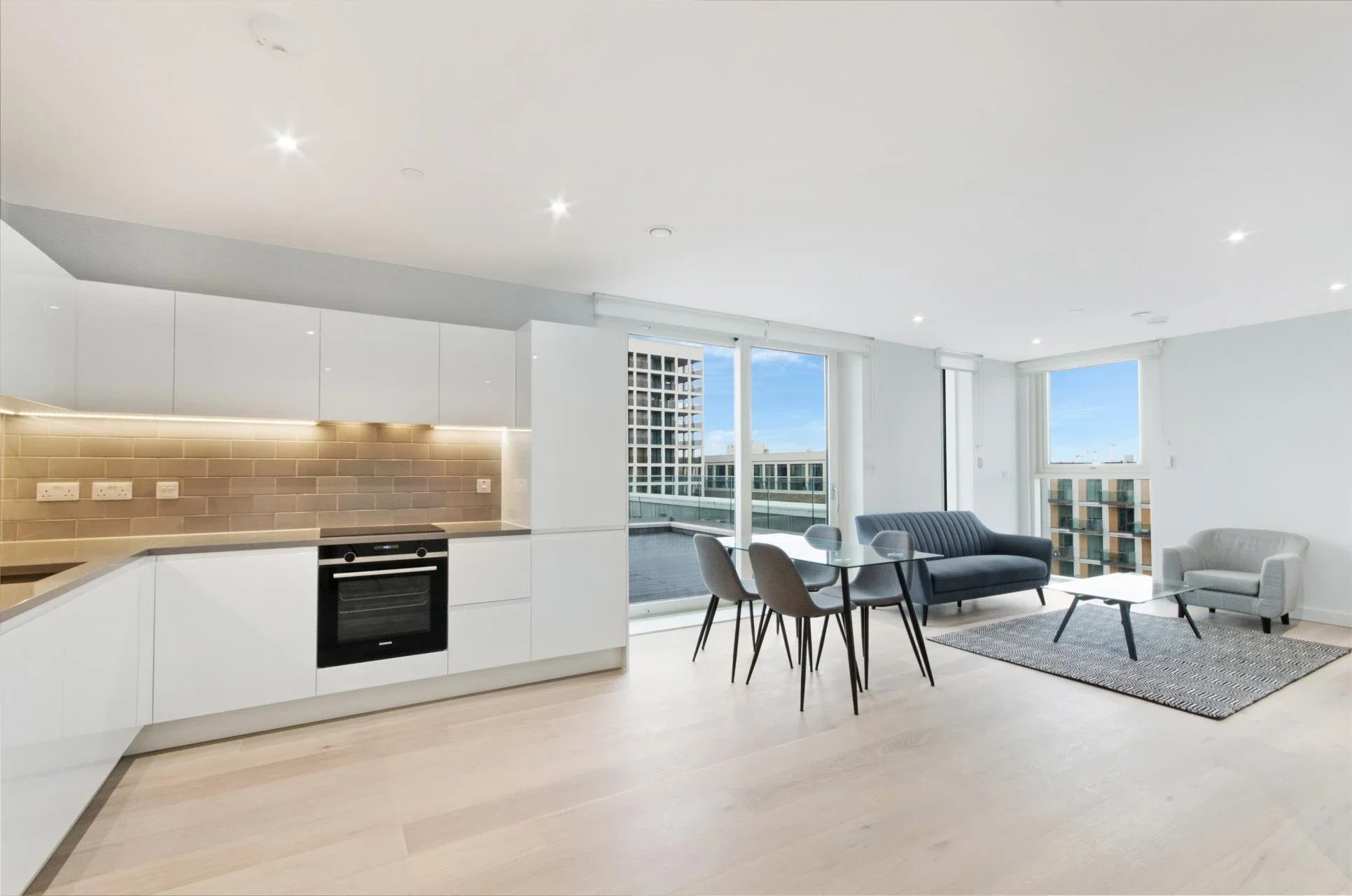 Flat Royal Crest Avenue in Greater London