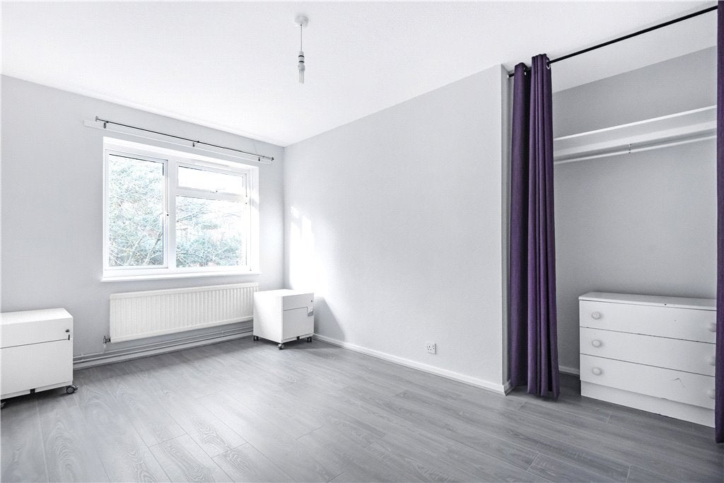 Flat Liddell Way in Ascot
