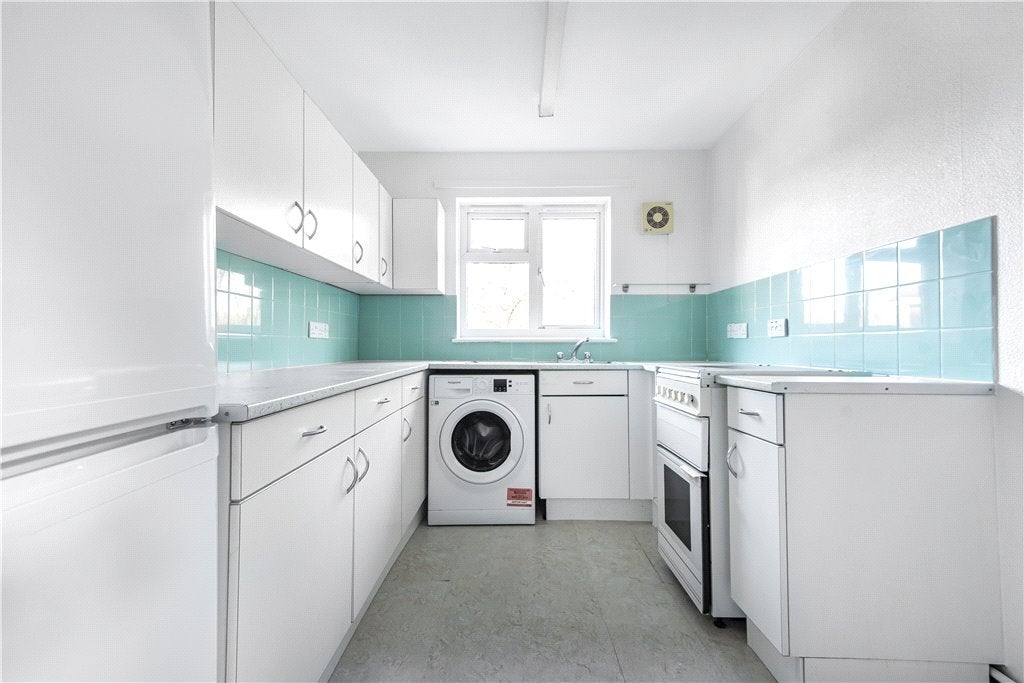 Flat Liddell Way in Ascot