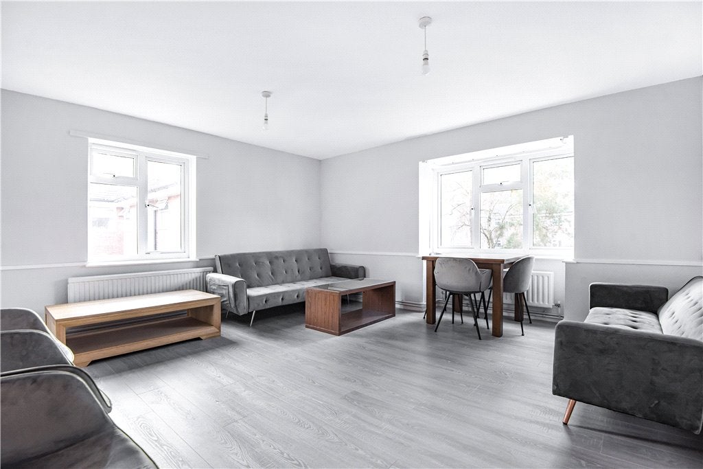 Flat Liddell Way in Ascot
