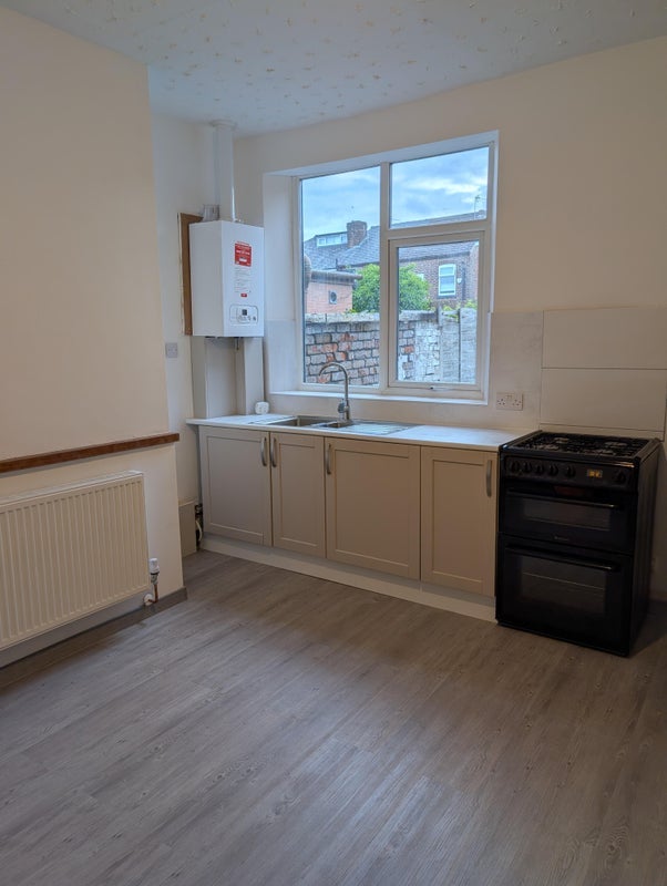 Room Blantyre Street in Salford