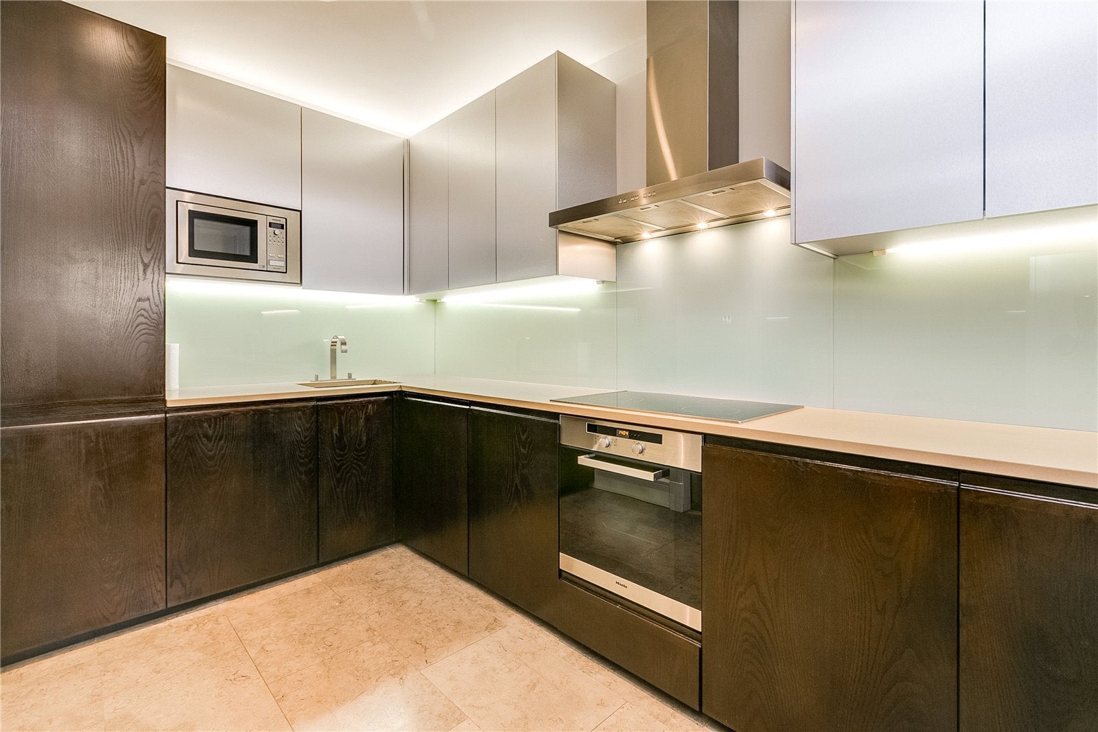 Flat Kynance Mews in Greater London
