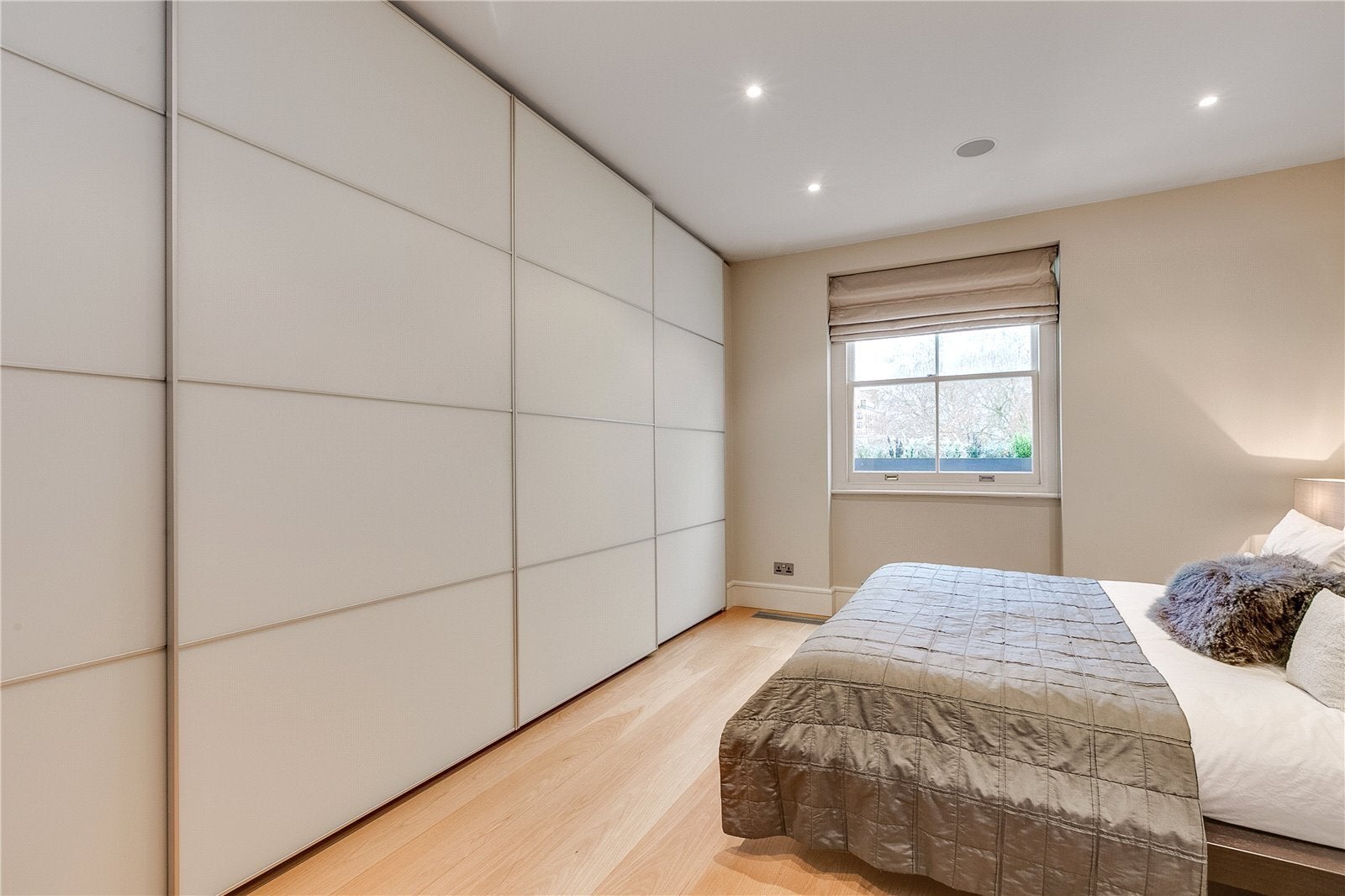 Flat Kynance Mews in Greater London