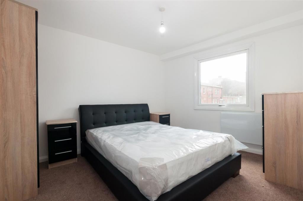 Flat North Grove Crescent in Leeds