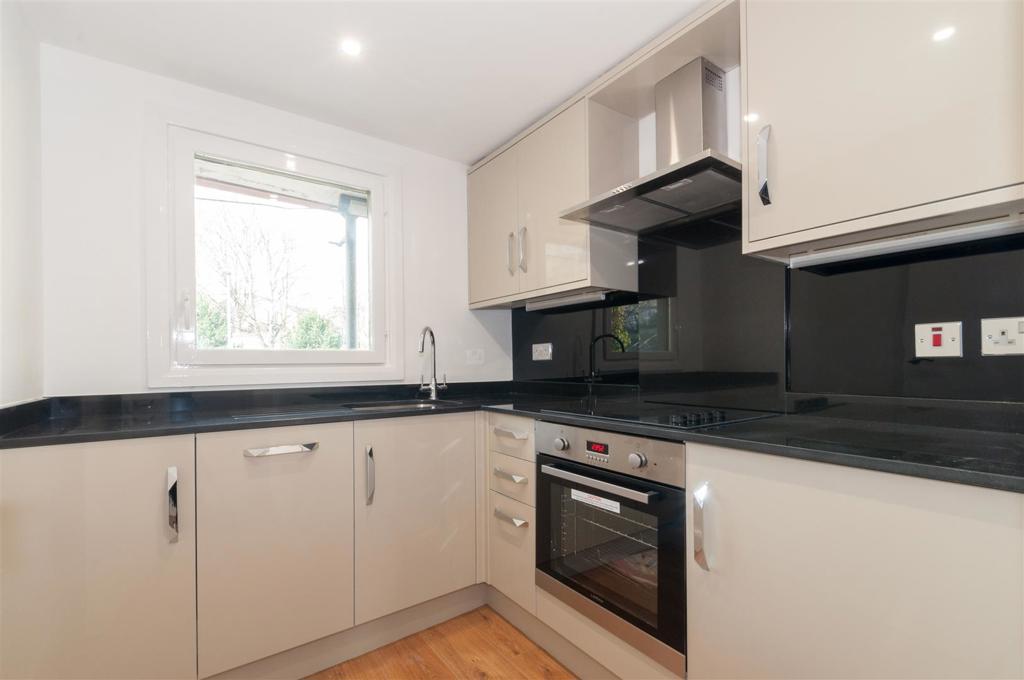 Flat North Grove Crescent in Leeds